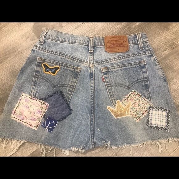 Levi’s Jean Shorts - Picture 2 of 3